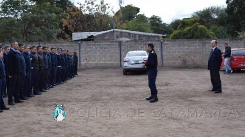 Entrega de equipamiento para aspirantes a agentes de la Policía