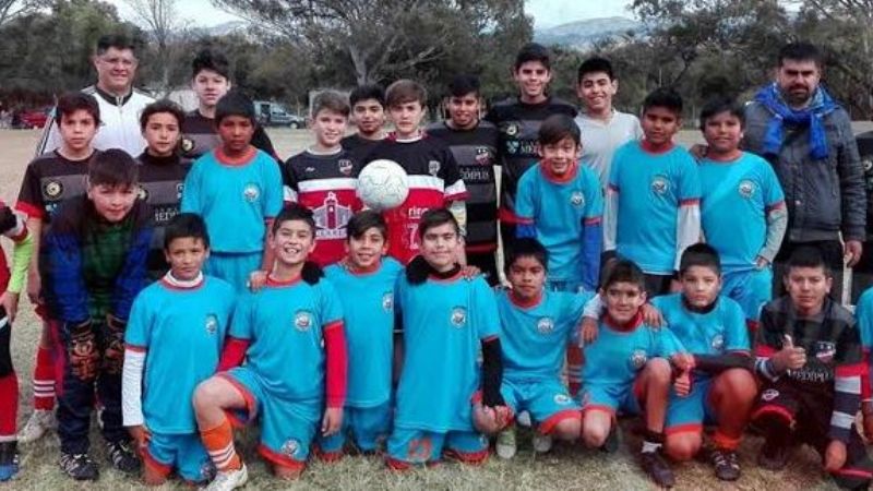 La Carrera recibió a pibes de Futbolandia de Belén