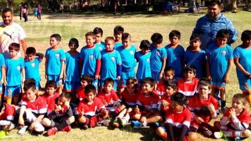 La Carrera recibió a pibes de Futbolandia de Belén