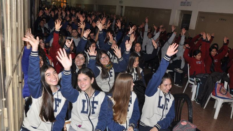 Más de 400 estudiantes participaron de La  UNCA+Cerca en Capital