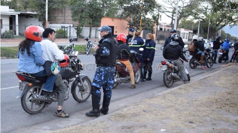 Secuestran 25 motos en controles
