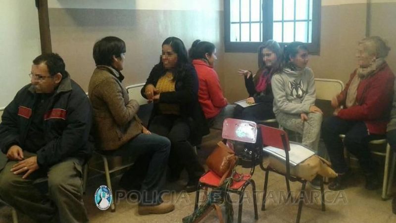 Personal policial se capacita en el lenguaje de señas