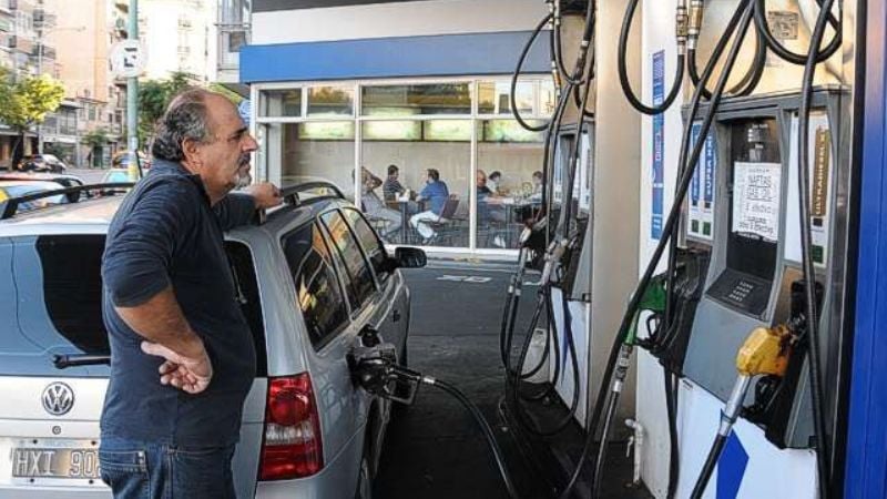 El domingo vuelven a aumentar la nafta y el gasoil
