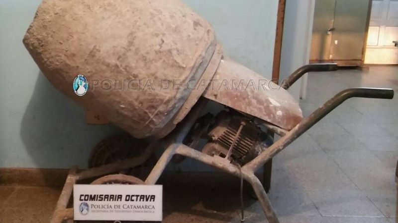 Demoran un adolescente con una hormigonera robada