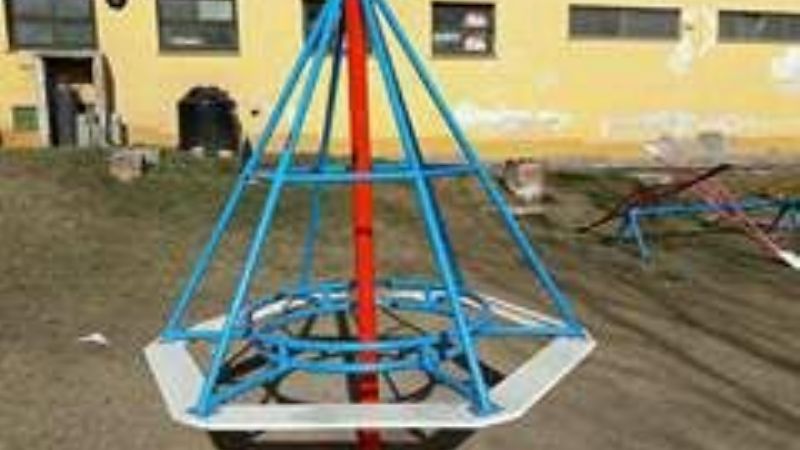 El municipio de Mutquín donó juegos infantiles