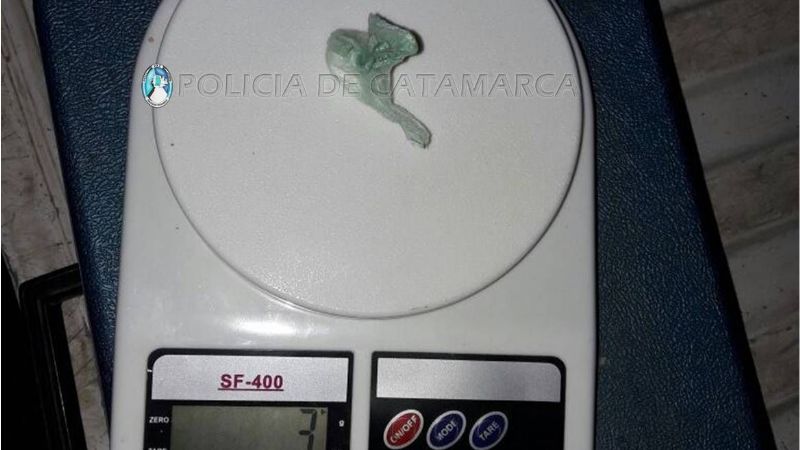 Cinco detenidos y droga secuestradas en un control vehicular