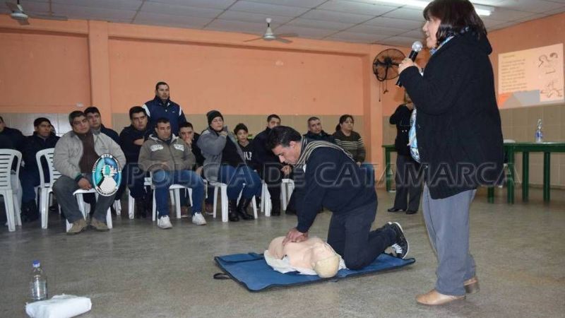Policías recibieron charla sobre primeros auxilios