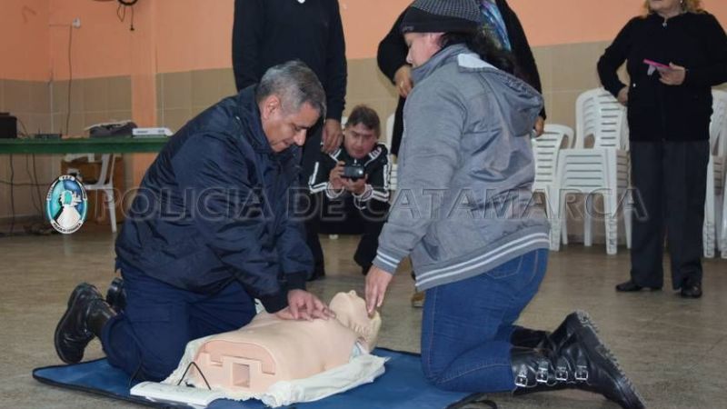 Policías recibieron charla sobre primeros auxilios
