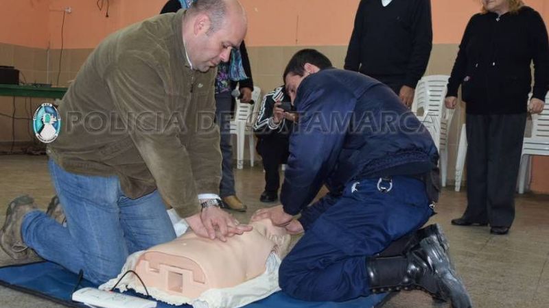 Policías recibieron charla sobre primeros auxilios