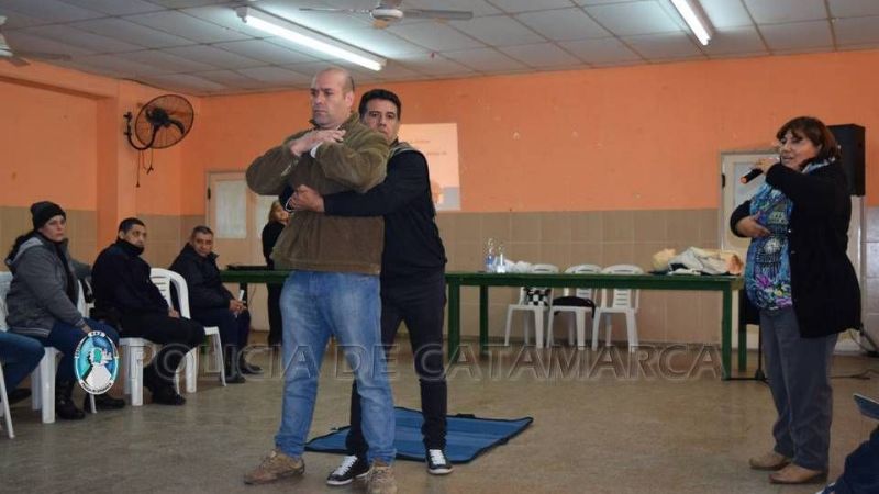 Policías recibieron charla sobre primeros auxilios