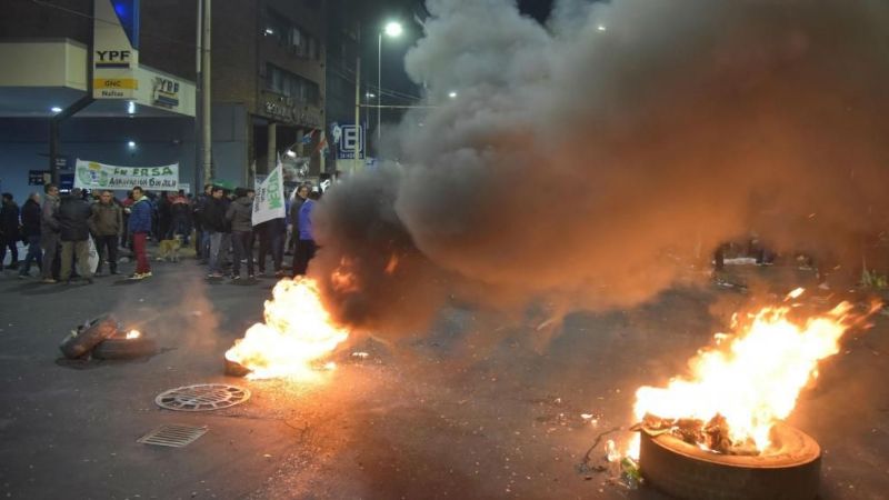 Choferes cumplen quinto día de huelga en Córdoba