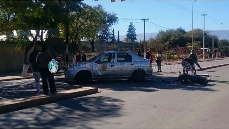 Chocaron un taxi y una moto en la Capital