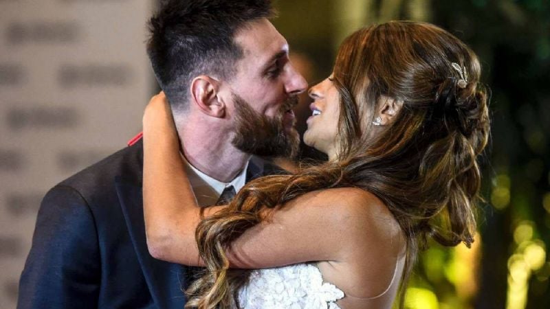 Messi y Antonela, en casamiento europeo, pero a la criolla