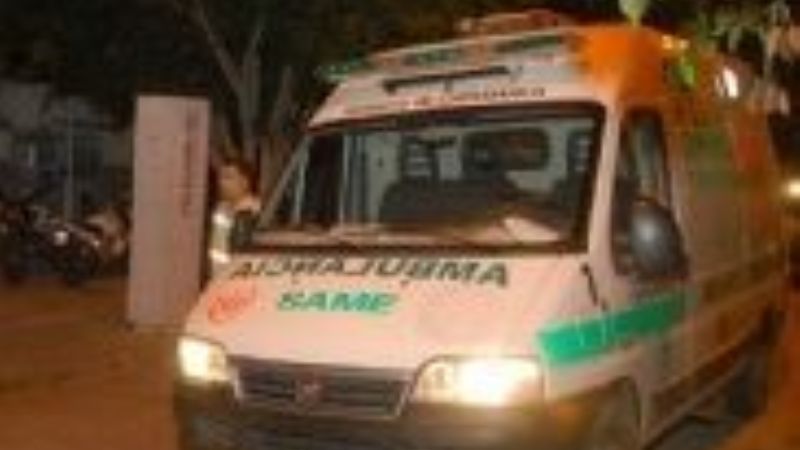 Chocó contra una camioneta estacionada