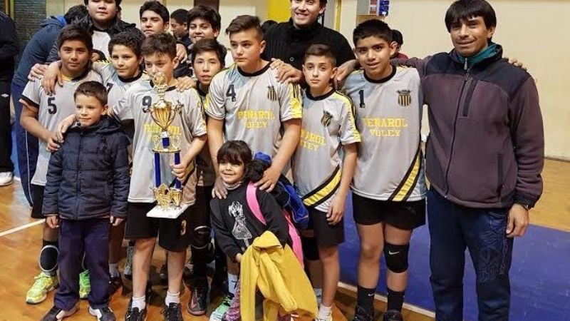 Peñarol de Belén dominó el Provincial Sub13 de vóley
