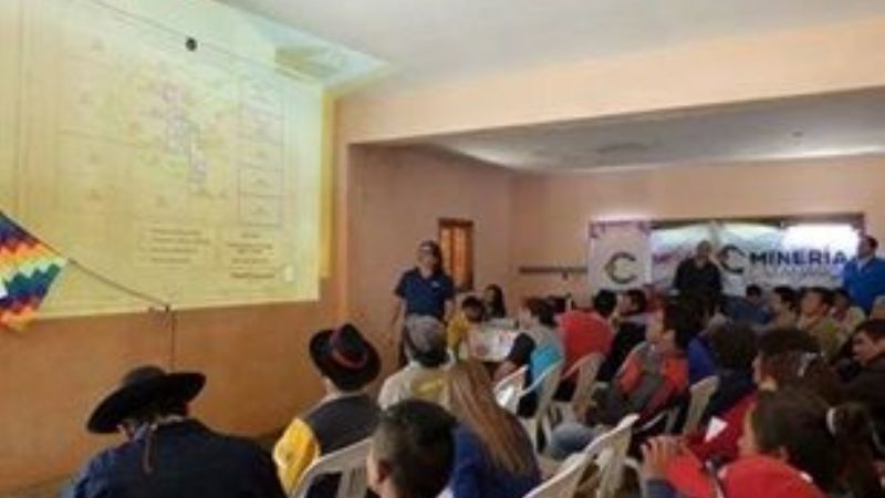 Cerro Atajo con mano de obra local