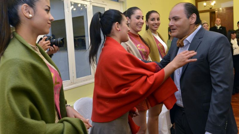 Candidatas a Reina del Poncho visitaron Casa de Gobierno
