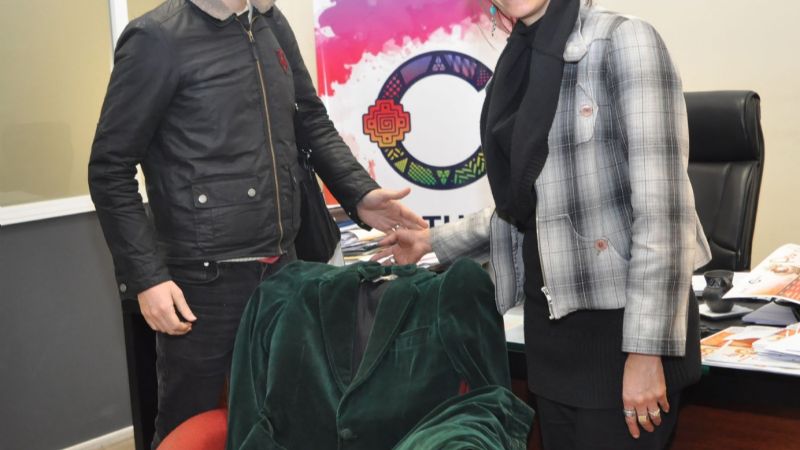 Un traje de Carlos Bazán se suma al patrimonio del Museo del Poncho