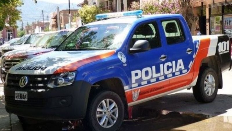Arrestan a tres personas y secuestran una camioneta