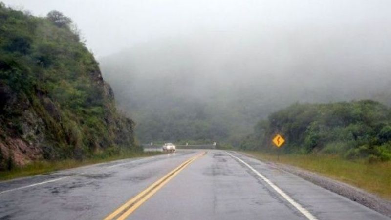 Advierten por niebla y llovizna en El Totoral y La Cébila