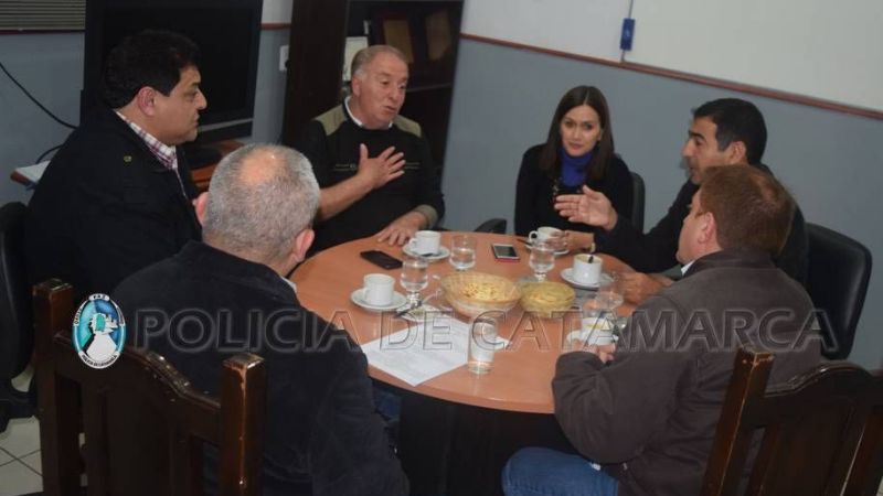 Piden que los clubes cumplan con las deudas a policías