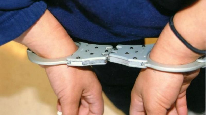 Mujer amenazó de muerte y apedreó la casa de una joven