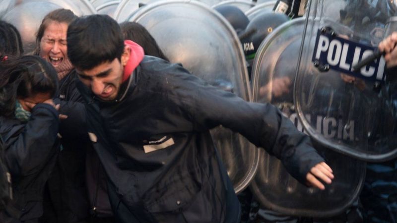 Violenta represión para desalojar planta de PepsiCo