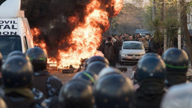 Violenta represión para desalojar planta de PepsiCo