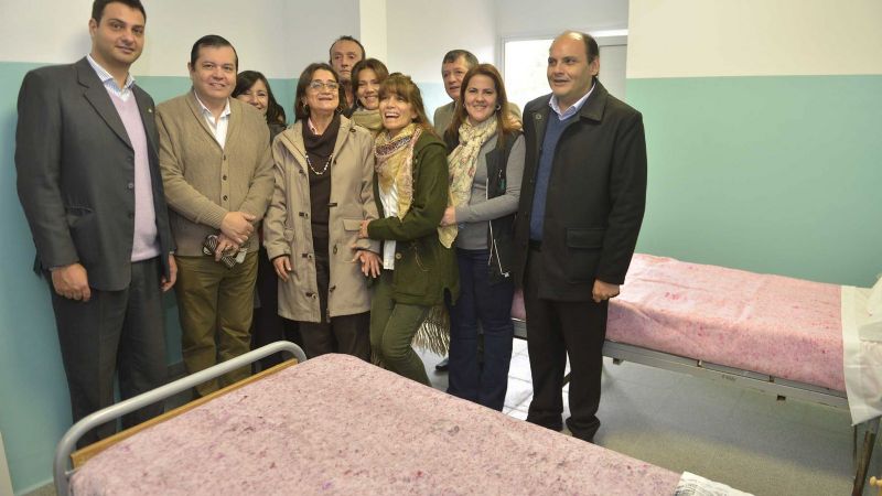 Lucía entregó viviendas en Valle Viejo