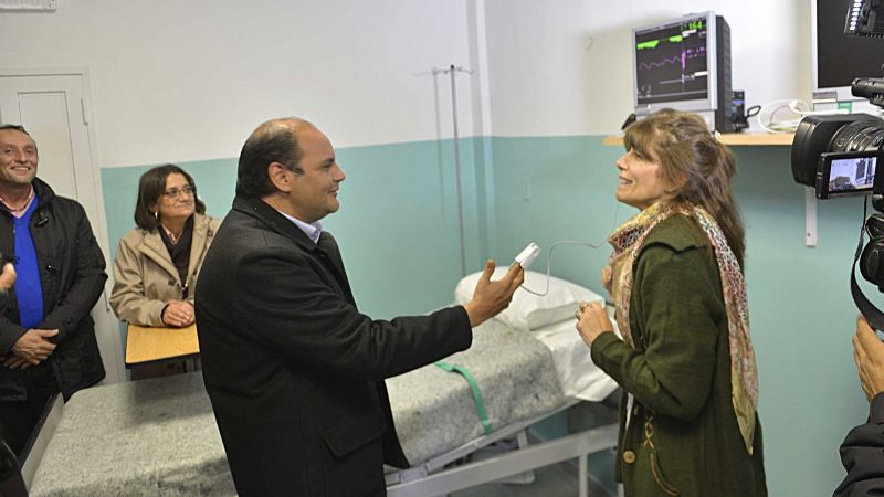 Lucía entregó viviendas en Valle Viejo