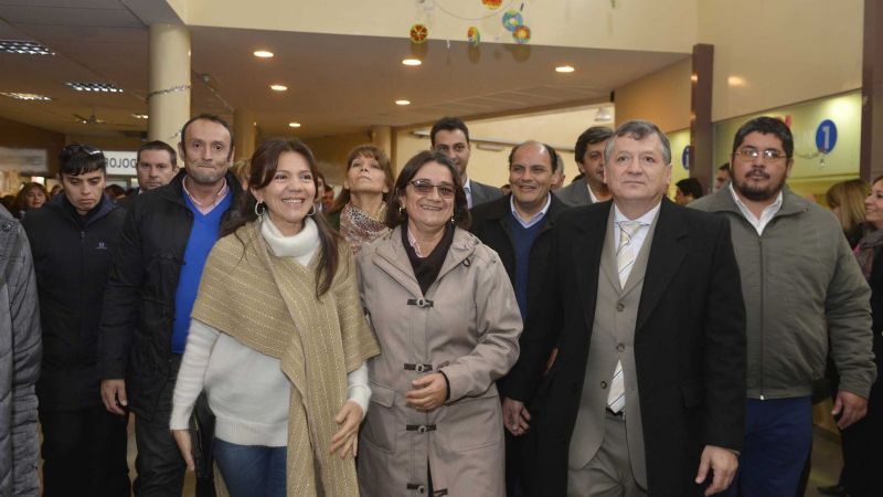 Lucía entregó viviendas en Valle Viejo