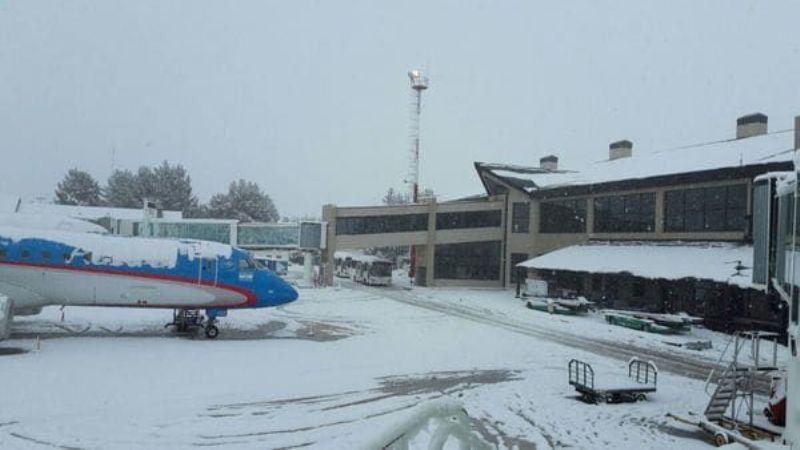 Cerraron tres aeropuertos en el sur del país por una intensa nevada