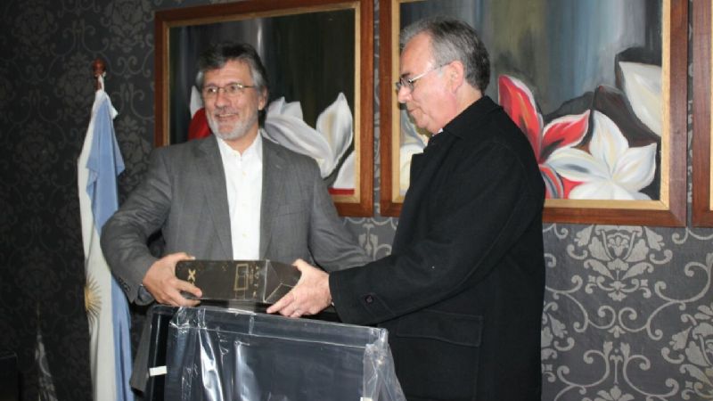 Entregaron equipamiento informático al Registro Civil