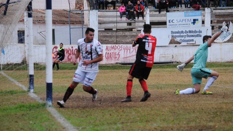 Entre “rojinegros”, el “Defe”; perdió “Poli”