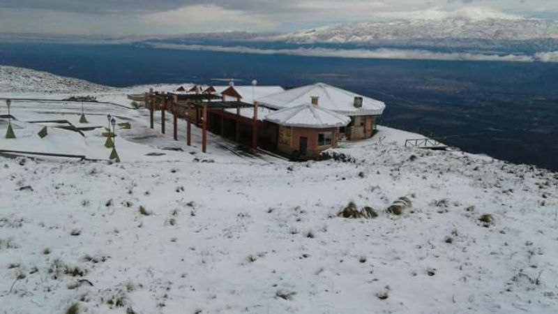 El cerro Ancasti, también recibió a la nieve