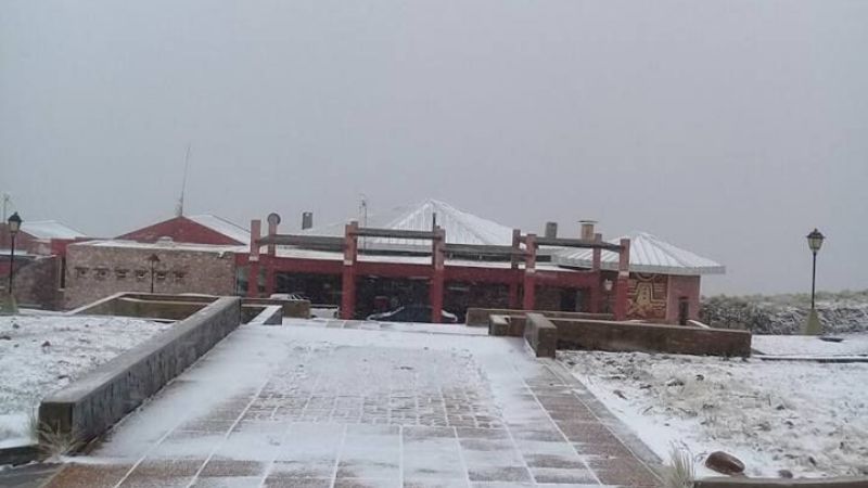 El cerro Ancasti, también recibió a la nieve