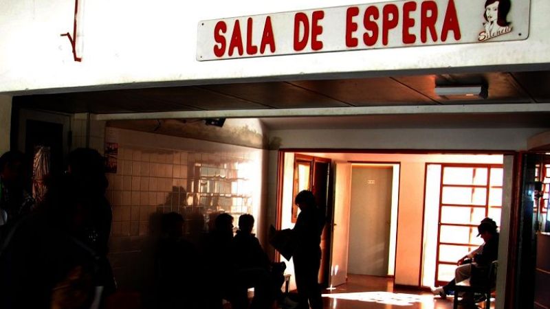 Volcó un auto en la villa El Portezuelo