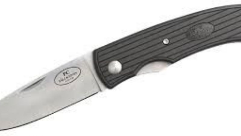 Era buscado y lo encontraron durmiendo en un auto