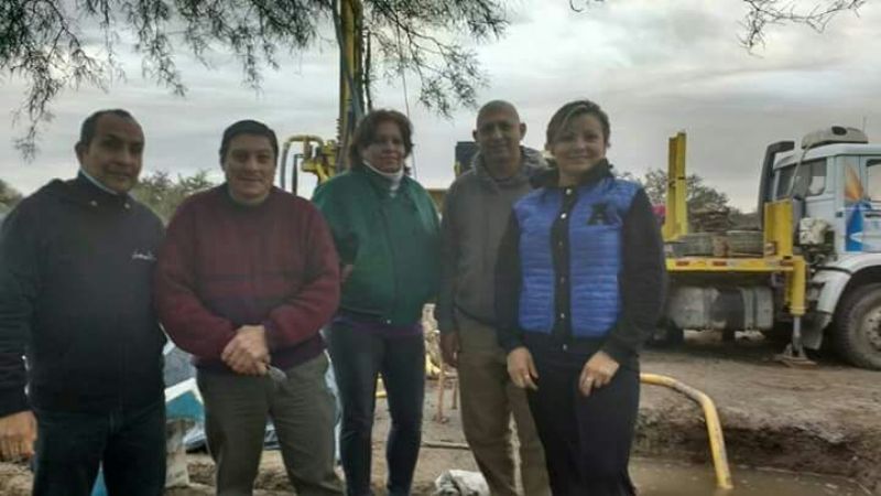 Las Peñas: encontraron agua que llegará a cada hogar
