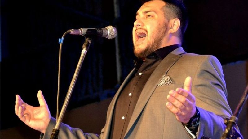 Nicolás Romero le canta al Poncho