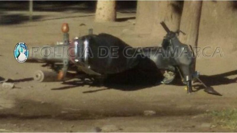 Motociclista se subió a la vereda y embistió a un peatón