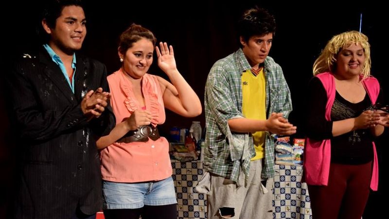 “Descosido y desplumado" se presenta en el ciclo Nuestro Teatro al Abrigo del Poncho
