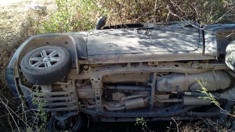 Defensa Civil asistió a un conductor que se desbarrancó