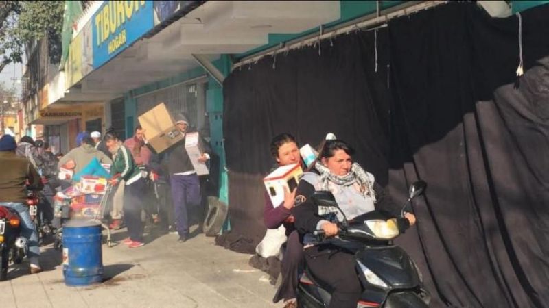 De película, se metió como “extra” y robó un calefón