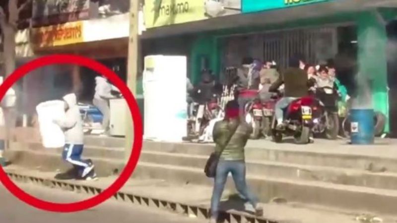 De película, se metió como “extra” y robó un calefón