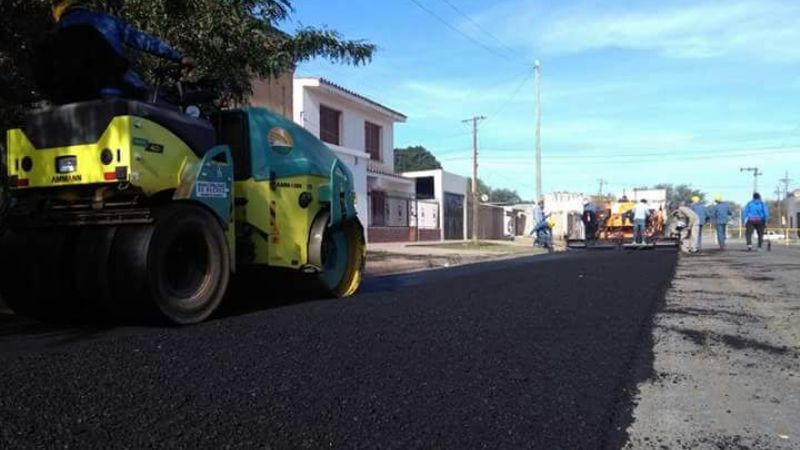 Continúa la pavimentación de avenida Fray M. Esquiú