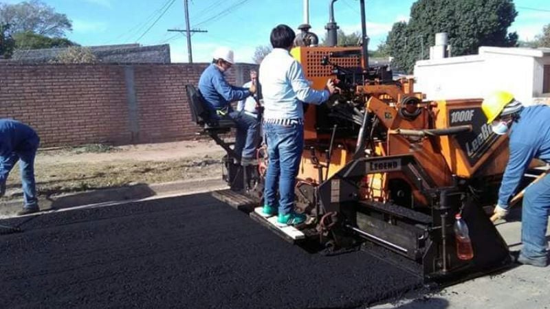 Continúa la pavimentación de avenida Fray M. Esquiú