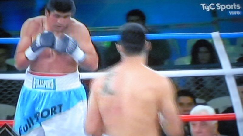 Dura derrota para "El Caballero Azul" Chumbita