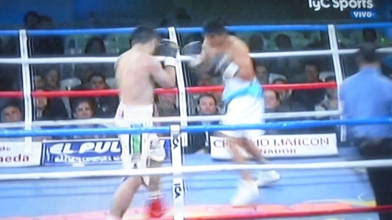 Dura derrota para "El Caballero Azul" Chumbita