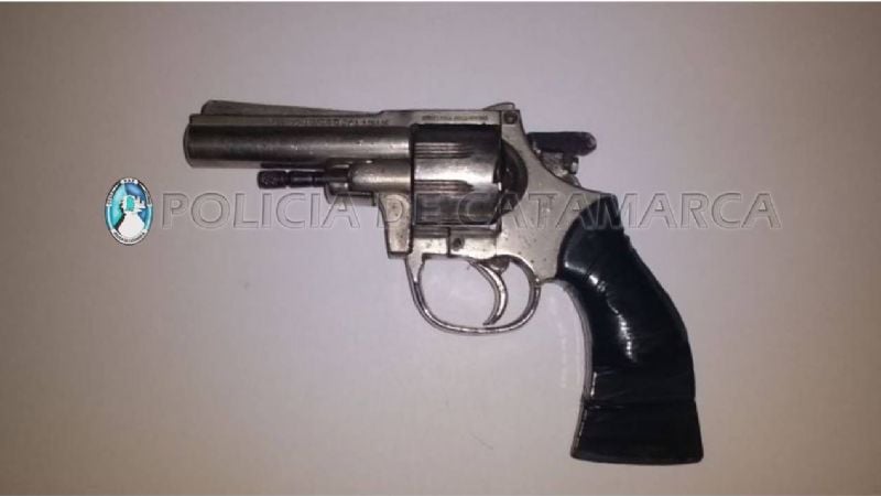 Detienen a una persona con un arma de fuego cargada